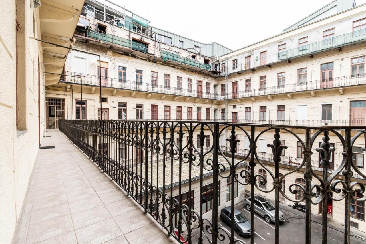Castle Downtown Apartment Budapest Exteriör bild